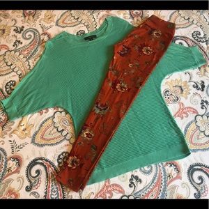 Light sweater & leggings outfit